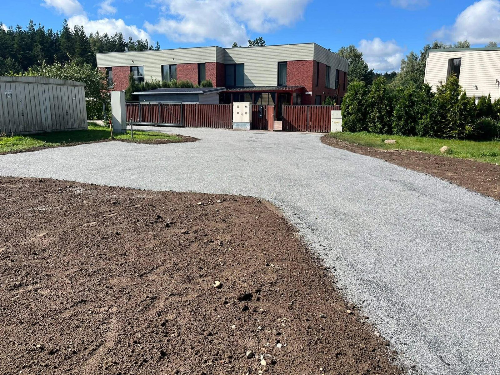 Frezuoto asfalto privažiavimas prie kotedžų